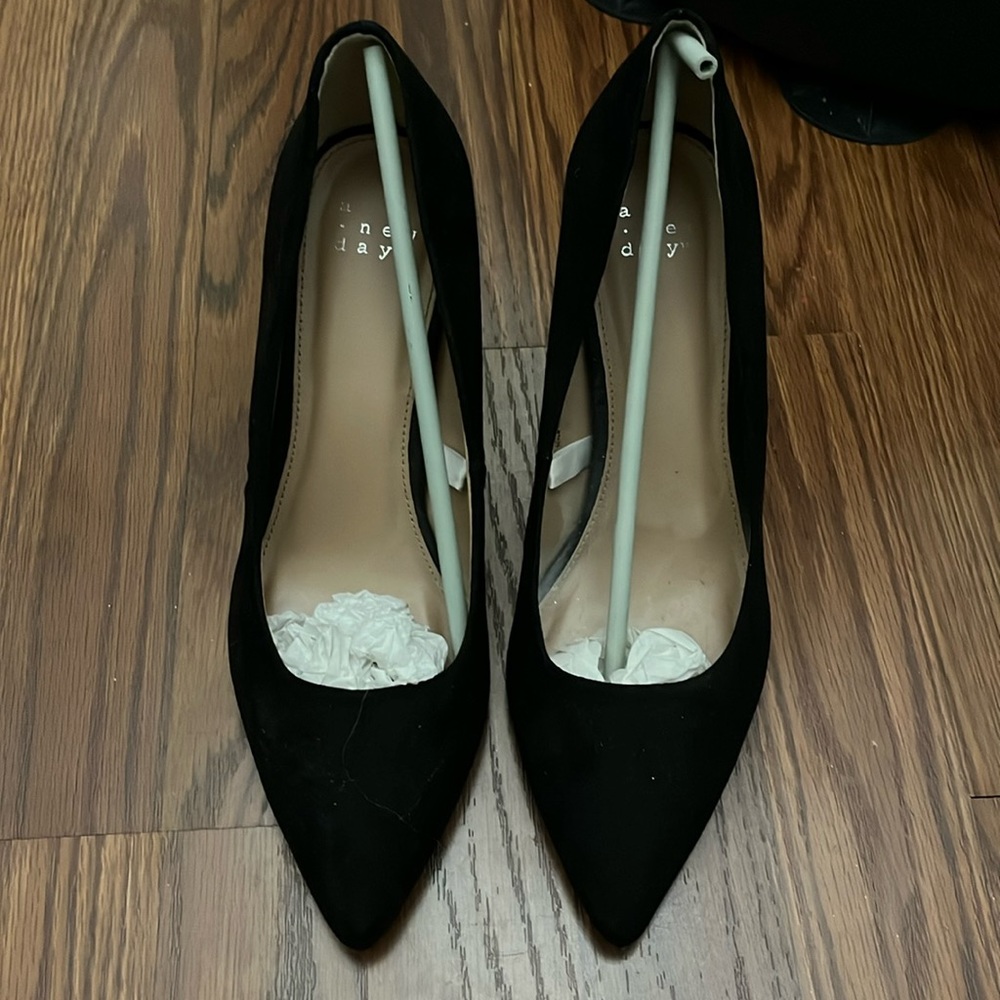 Faux suede black pumps